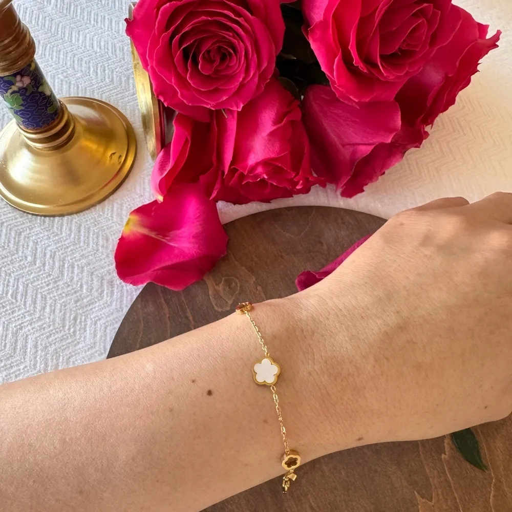 Elegant Gold Flower Bracelet - Picture 3 of 5